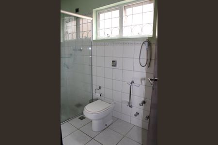 Casa à venda com 380m², 3 quartos e 4 vagasBanheiro