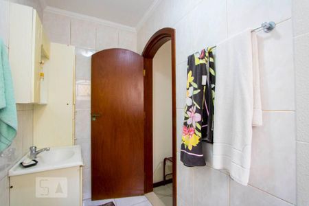 Casa à venda com 165m², 5 quartos e 3 vagasBanheiro do quarto 2