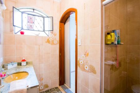 Casa à venda com 165m², 5 quartos e 3 vagasBanheiro do quarto 1