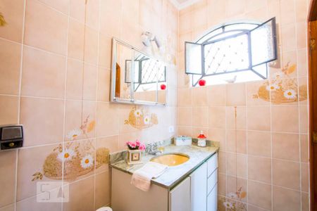 Casa à venda com 165m², 5 quartos e 3 vagasBanheiro do quarto 1