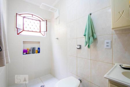 Casa à venda com 165m², 5 quartos e 3 vagasBanheiro do quarto 2