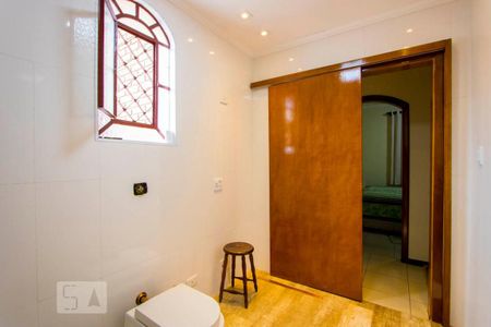 Casa à venda com 165m², 5 quartos e 3 vagasBanheiro social