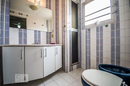 Banheiro da Suíte de apartamento à venda com 4 quartos, 132m² em Centro, Campinas