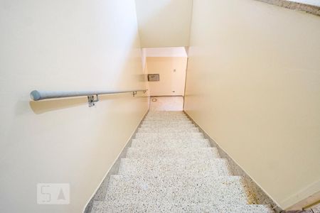 Apartamento para alugar com 55m², 1 quarto e sem vagaEscada