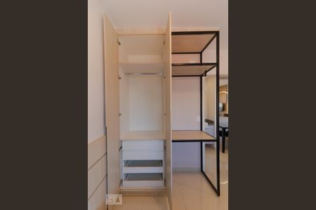 Apartamento à venda com 36m², 1 quarto e 1 vaga Apartamento à venda com 36m², 1 quarto e 1 vagaQuarto - Armário