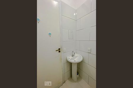 Banheiro de casa para alugar com 1 quarto, 50m² em Vila Invernada, São Paulo