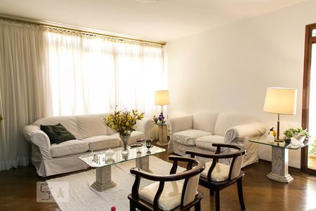 Sala de TV de casa para alugar com 3 quartos, 400m² em Jardim Leonor Mendes de Barros, São Paulo
