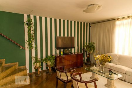 Sala de TV de casa para alugar com 3 quartos, 400m² em Jardim Leonor Mendes de Barros, São Paulo