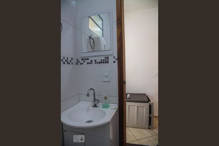 Casa à venda com 248m², 3 quartos e 6 vagasBanheiro de Serviço