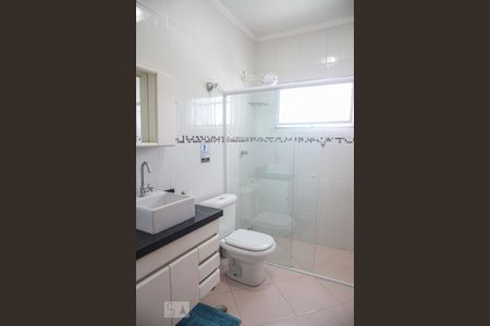 Casa à venda com 248m², 3 quartos e 6 vagasBanheiro Corredor