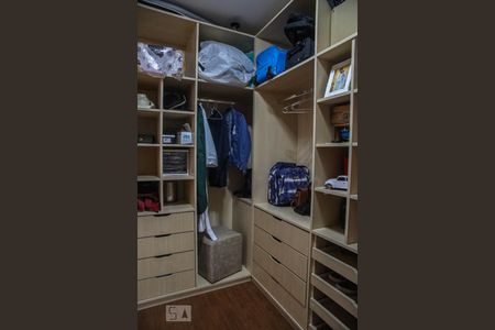 Casa à venda com 248m², 3 quartos e 6 vagasCloset