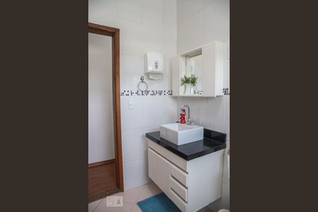 Casa à venda com 248m², 3 quartos e 6 vagasBanheiro Corredor 