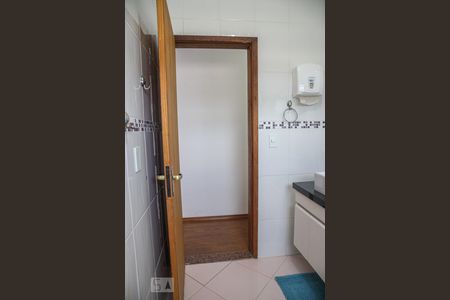 Casa à venda com 248m², 3 quartos e 6 vagasBanheiro Corredor