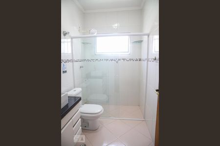 Casa à venda com 248m², 3 quartos e 6 vagasBanheiro Corredor