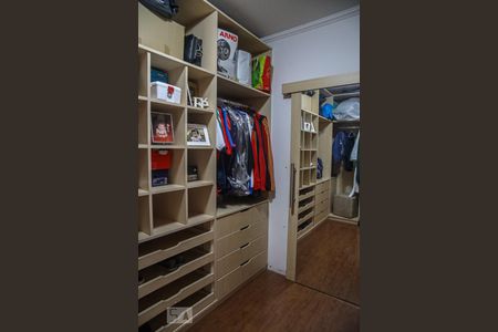 Casa à venda com 248m², 3 quartos e 6 vagasCloset