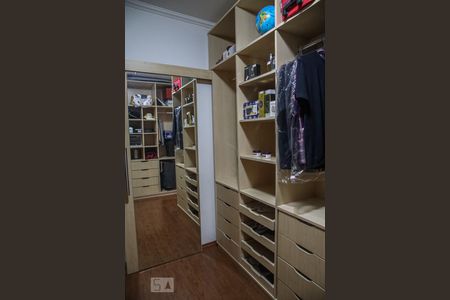 Casa à venda com 248m², 3 quartos e 6 vagasCloset