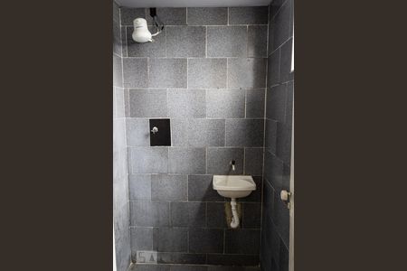 Banheiro de kitnet/studio para alugar com 1 quarto, 30m² em Campo Grande, Rio de Janeiro