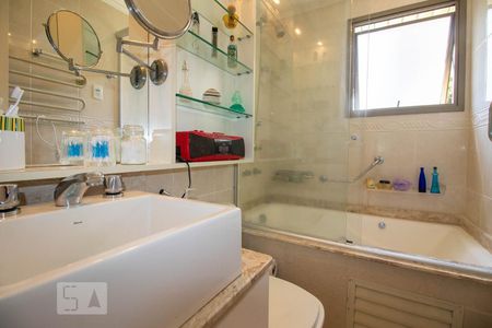 Apartamento à venda com 122m², 3 quartos e 2 vagasBanheiro da Suíte