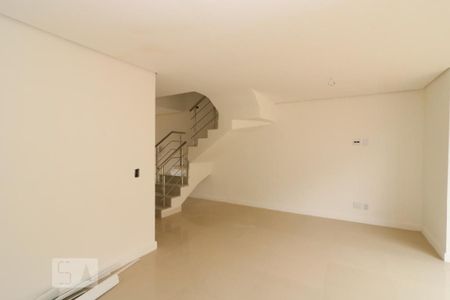 Sala de casa de condomínio à venda com 3 quartos, 212m² em Alto Petrópolis, Porto Alegre