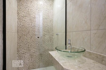 Casa à venda com 175m², 2 quartos e 2 vagasBanheiro Suíte 1