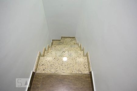 Casa à venda com 175m², 2 quartos e 2 vagasEscada