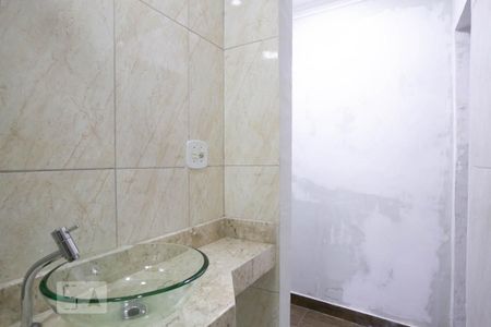 Casa à venda com 175m², 2 quartos e 2 vagasBanheiro Suíte 1