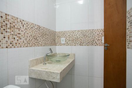 Casa à venda com 175m², 2 quartos e 2 vagasBanheiro Suíte 2