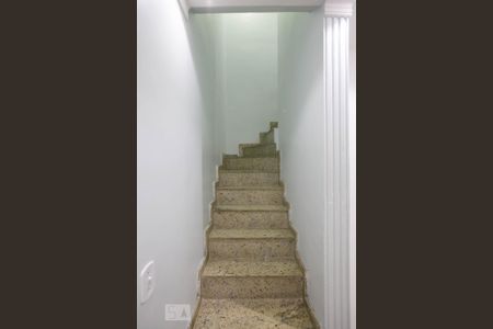 Escada de casa à venda com 2 quartos, 175m² em Itaquera, São Paulo