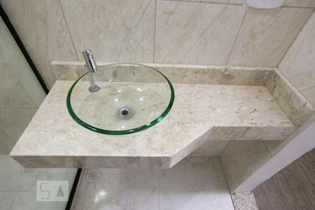 Casa à venda com 175m², 2 quartos e 2 vagasDetalhe banheiro