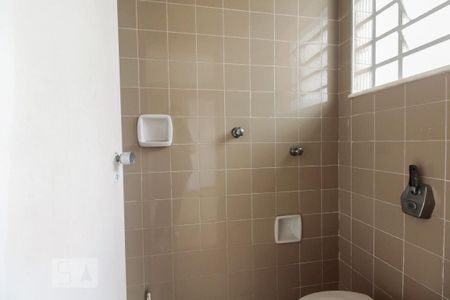 Casa à venda com 300m², 8 quartos e 9 vagas Casa à venda com 300m², 8 quartos e 9 vagasBanheiro de serviço