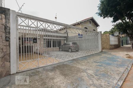 Casa à venda com 300m², 8 quartos e 9 vagas Casa à venda com 300m², 8 quartos e 9 vagasFachada