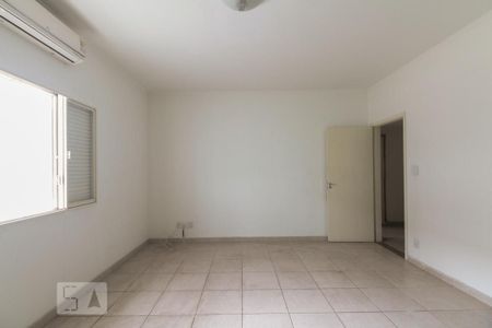 Casa à venda com 300m², 8 quartos e 9 vagas Casa à venda com 300m², 8 quartos e 9 vagasSuíte