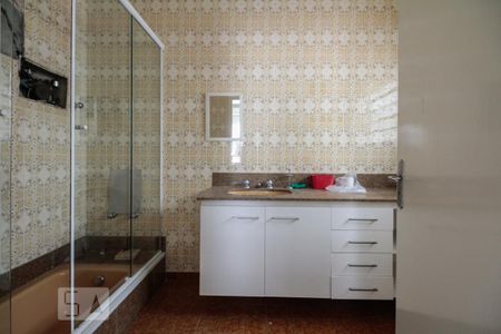 Casa à venda com 300m², 8 quartos e 9 vagas Casa à venda com 300m², 8 quartos e 9 vagasBanheiro Suíte