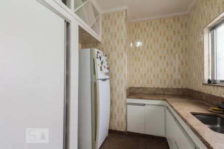 Casa à venda com 300m², 8 quartos e 9 vagas Casa à venda com 300m², 8 quartos e 9 vagasCozinha