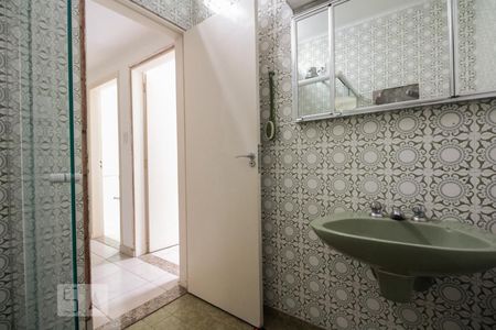 Casa à venda com 300m², 8 quartos e 9 vagas Casa à venda com 300m², 8 quartos e 9 vagasBanheiro Social