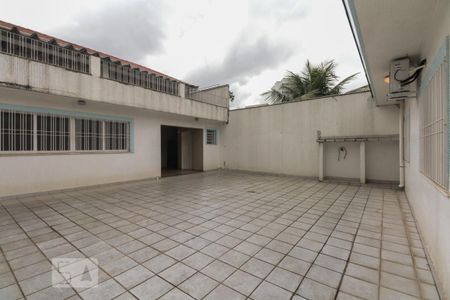 Casa à venda com 300m², 8 quartos e 9 vagas Casa à venda com 300m², 8 quartos e 9 vagasQuintal
