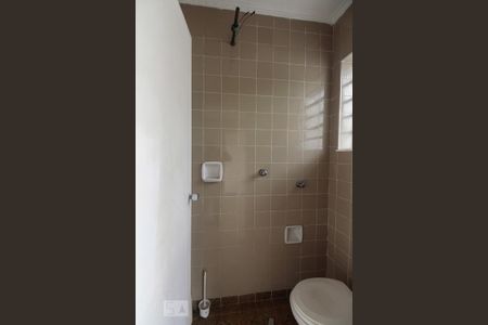 Casa à venda com 300m², 8 quartos e 9 vagas Casa à venda com 300m², 8 quartos e 9 vagasBanheiro de serviço