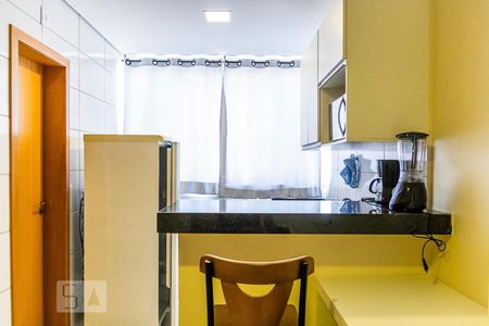 Cozinha de apartamento à venda com 1 quarto, 28m² em Vila Paquetá, Belo Horizonte