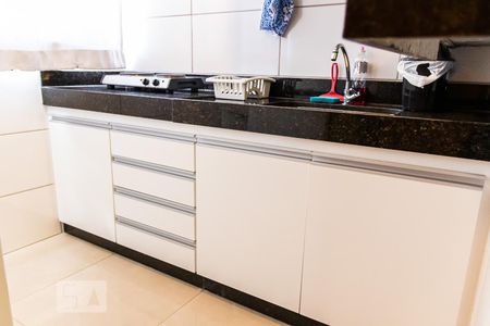 Cozinha de apartamento à venda com 1 quarto, 28m² em Vila Paquetá, Belo Horizonte