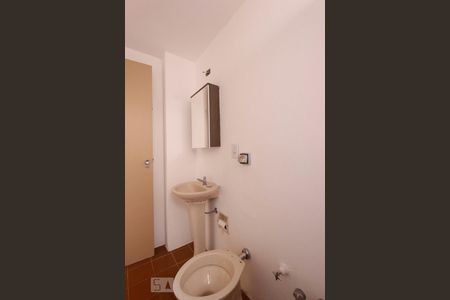 BANHEIRO de apartamento à venda com 1 quarto, 51m² em São João, Porto Alegre