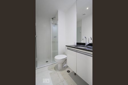 Banheiro  de kitnet/studio para alugar com 1 quarto, 25m² em Indianópolis, São Paulo