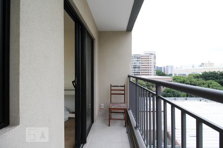 Varanda  de kitnet/studio para alugar com 1 quarto, 25m² em Indianópolis, São Paulo