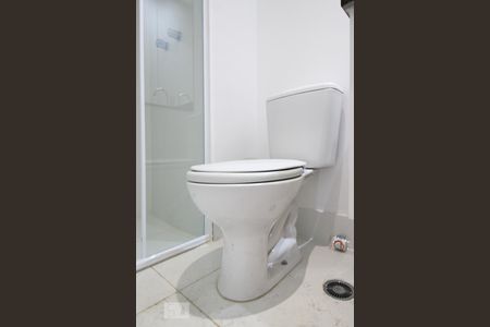 Banheiro  de kitnet/studio para alugar com 1 quarto, 25m² em Indianópolis, São Paulo