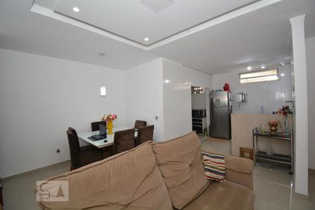 Sala de casa à venda com 2 quartos, 60m² em Irajá, Rio de Janeiro
