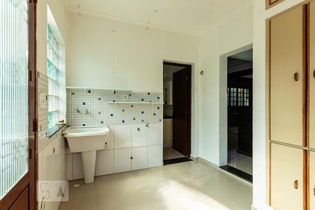 Casa para alugar com 180m², 3 quartos e 2 vagas Casa para alugar com 180m², 3 quartos e 2 vagasÁrea de serviço