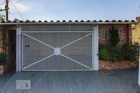 Casa para alugar com 180m², 3 quartos e 2 vagas Casa para alugar com 180m², 3 quartos e 2 vagasFachada