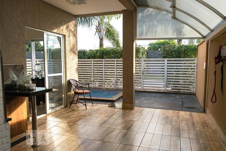 Casa de condomínio para alugar com 240m², 4 quartos e 4 vagasChurrasqueira