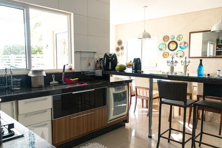 Casa de condomínio para alugar com 240m², 4 quartos e 4 vagasCozinha