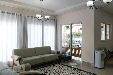 Casa de condomínio para alugar com 240m², 4 quartos e 4 vagasSala de Estar