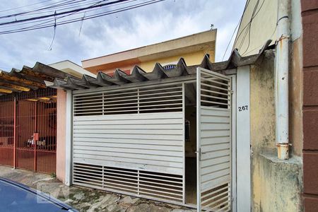 Casa para alugar com 300m², 3 quartos e 2 vagas Casa para alugar com 300m², 3 quartos e 2 vagasFachada